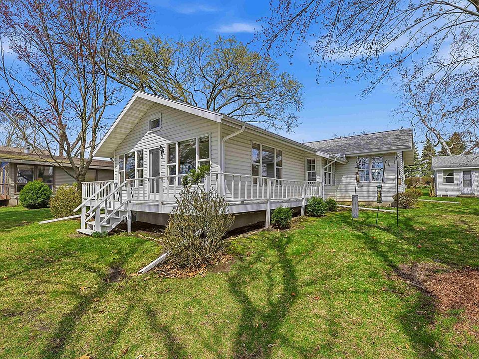 1st image of W3403 Orchard Ave