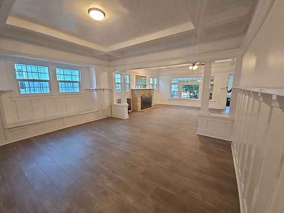 3rd image of 201 W 46th St #201