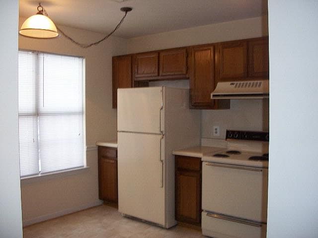 2nd image of 102 Windsor Ridge Ct