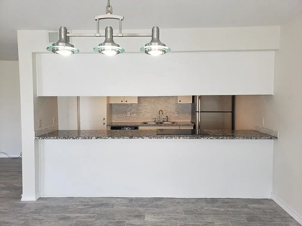 2 bed, 2.0 bath, 1218 sqft, $1,800 — Photo 4
