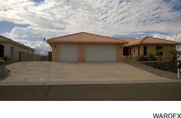 1st image of 305 Park Lake Dr