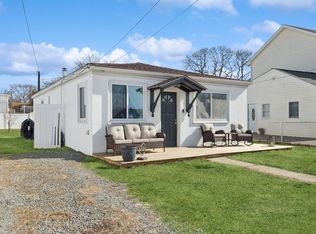 157 E Shore Rd, Lindenhurst, NY 11757