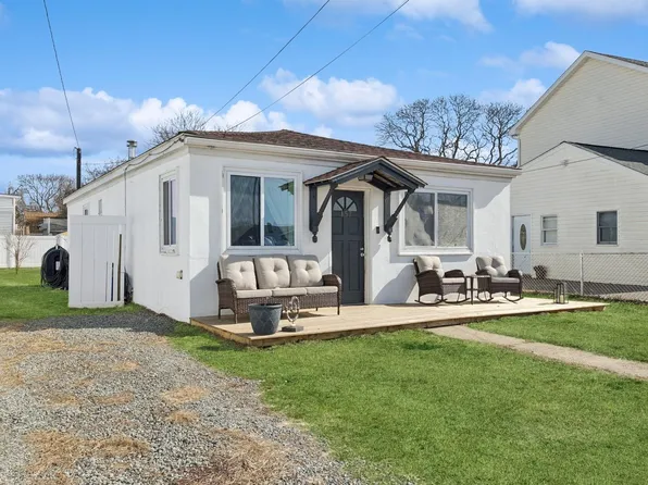 157 E Shore Road, Lindenhurst, NY 11757