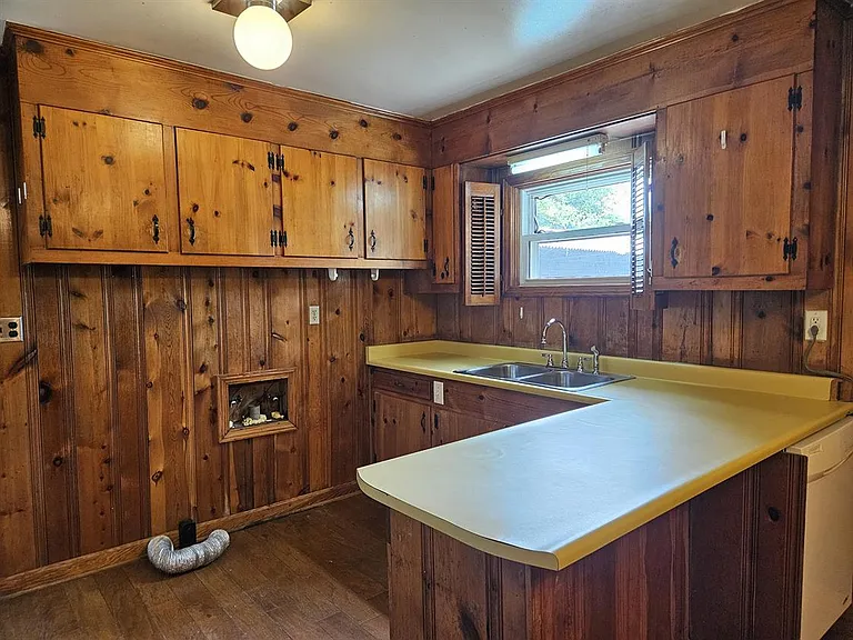 108 Hillandale Rd — Photo 4