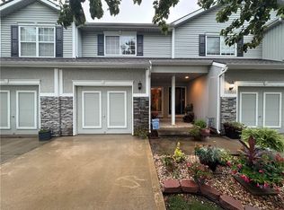 525 SW Shadow Glen Dr, Blue Springs, MO 64015