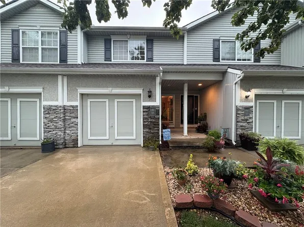 525 SW Shadow Glen Dr, Blue Springs, MO 64015