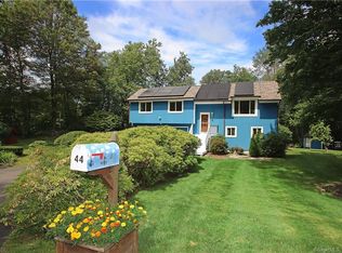 44 Woodcutters Dr, Bethany, CT 06524