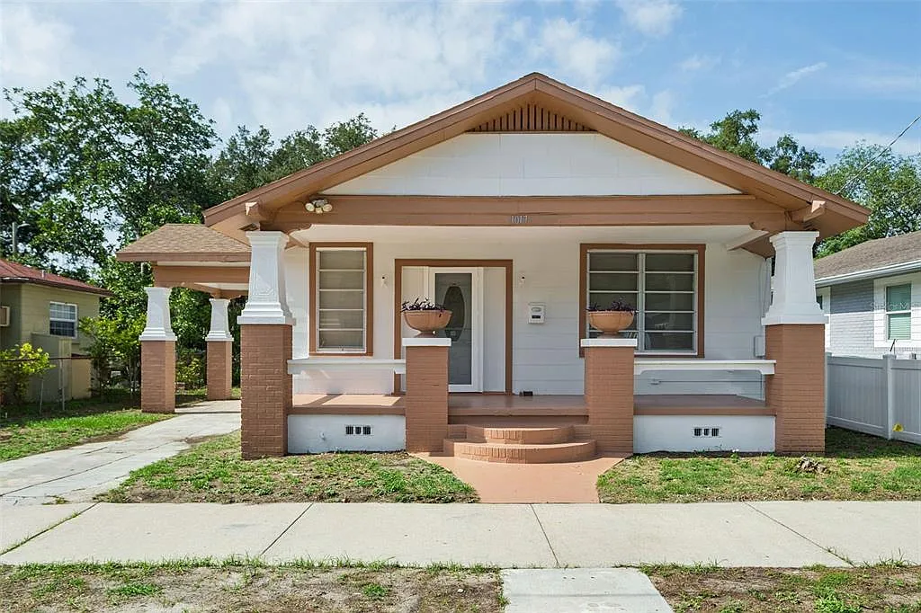 3 bed, 1.0 bath, 1188 sqft, $1,950 — Photo 1
