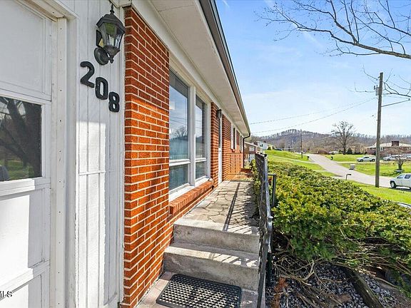 3rd image of 208 Lynfield Rd