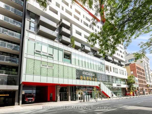 318 Richmond St W, Toronto, ON