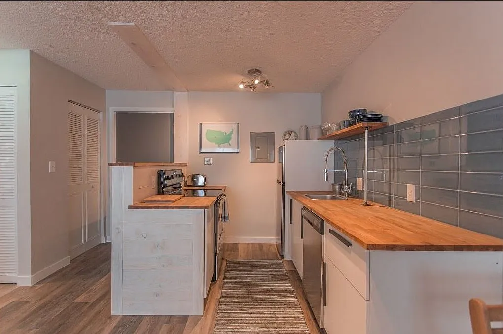 1 bed, 440 sqft, $1,895 — Photo 2