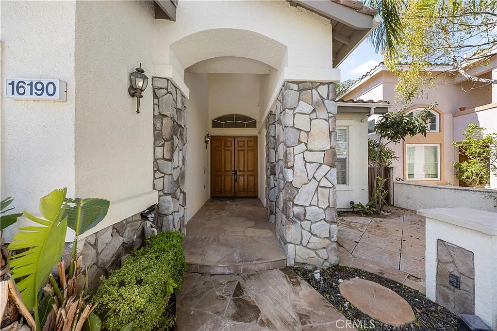 4 bed, 3.5 bath, 3068 sqft, $4,900 — Photo 3