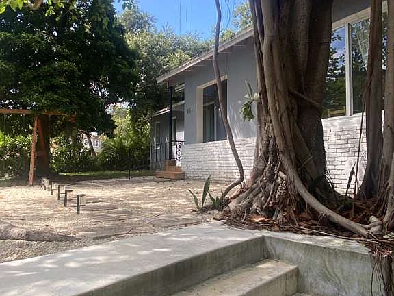 5th image of 851 NW 14th Ct