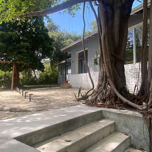 851 NW 14th Ct — Photo 5