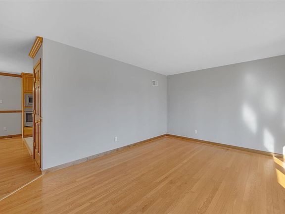 3rd image of 9177 General Grant Ln