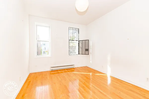 Rented by MySpaceNYC | media 18