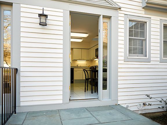 3rd image of 16 Brook Hills Cir