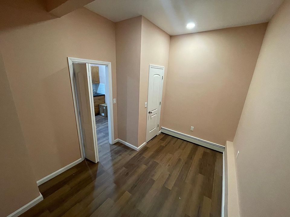 2nd image of 209 Central Park Rd #1