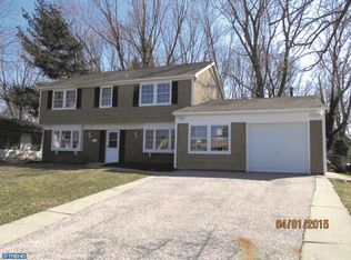 75 Glenview Ln, Willingboro, NJ 08046