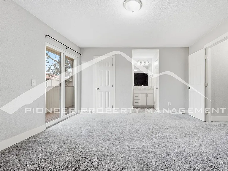 1827 Quail St #10 — Photo 14