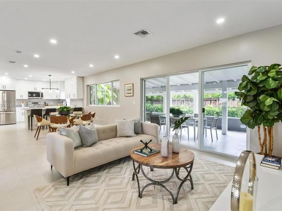 7525 SW 168th St, Palmetto Bay, FL 33157