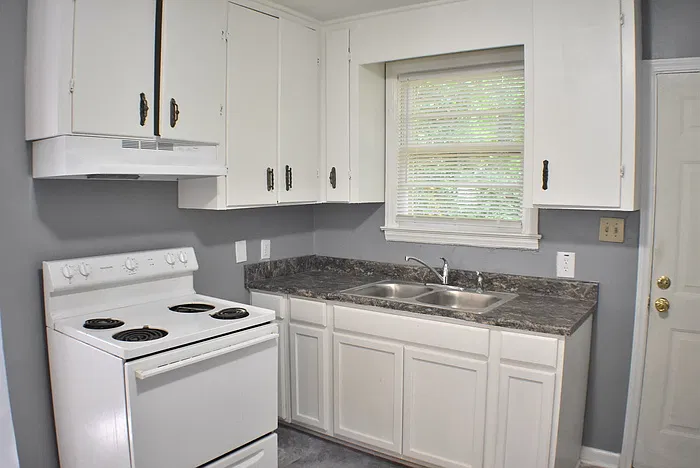 2 bed, 1.0 bath, 910 sqft, $1,200 — Photo 4