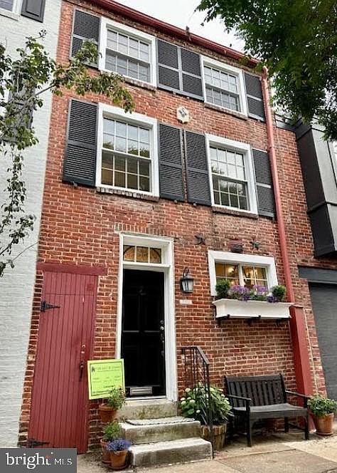 1st image of 2412 Delancey Pl