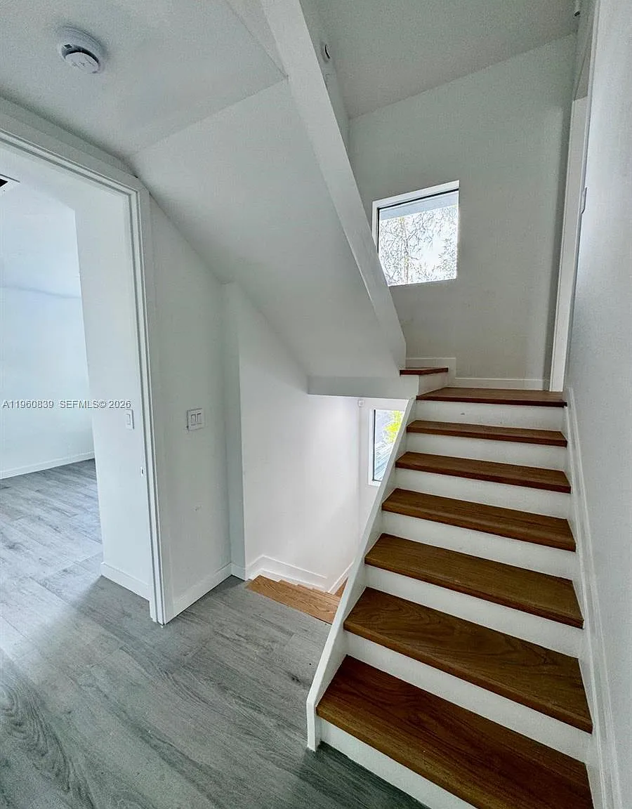 4 bed, 2.5 bath, 2170 sqft, $10,000 — Photo 4