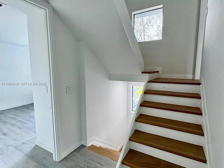 3204 Plaza St — Photo 4