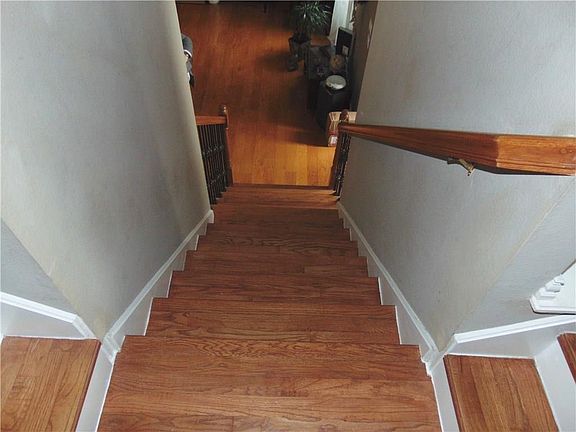 3rd image of 3501 Castlewood Ct