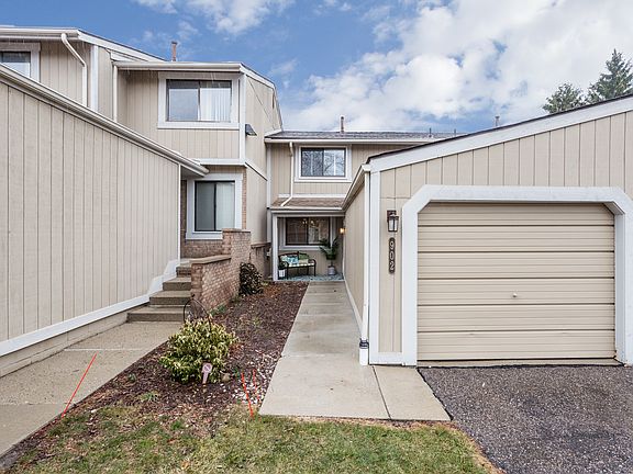 3rd image of 902 Williamsburg Ct #1
