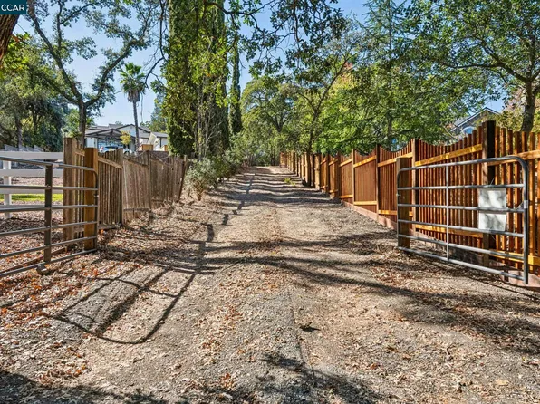 2050 Buttner Rd, Pleasant Hill, CA 94523