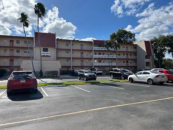 3rd image of 1000 Country Club Drive #403