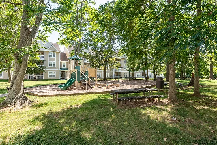 Sheffield Greens Apartments — Photo 4