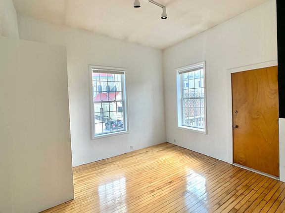 4th image of 2322 N Wayne Ave #2