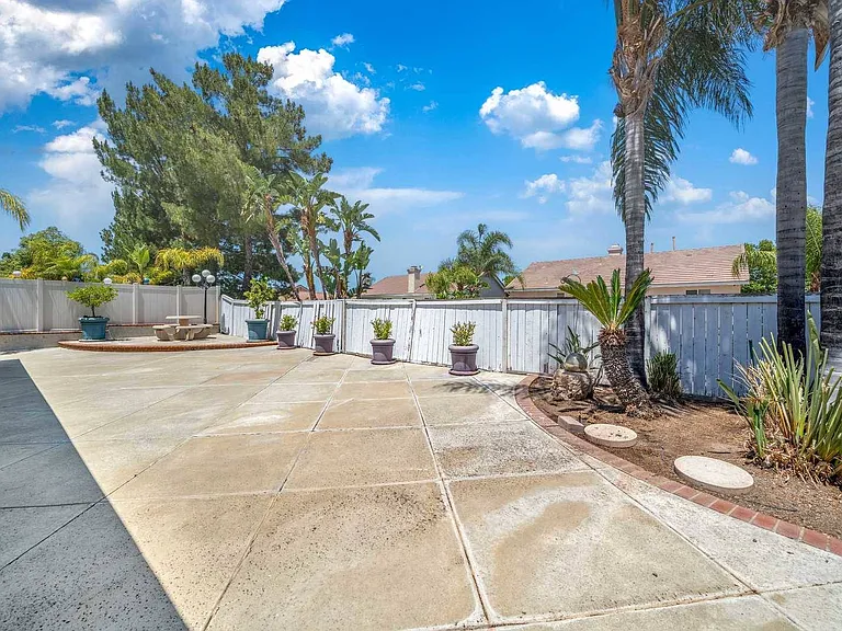 421 Minaret St — Photo 67
