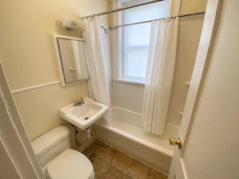 68 Woodstock Ave. — Photo 17
