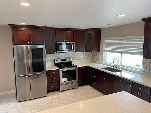 5th image of 15518 Caulfield Ave