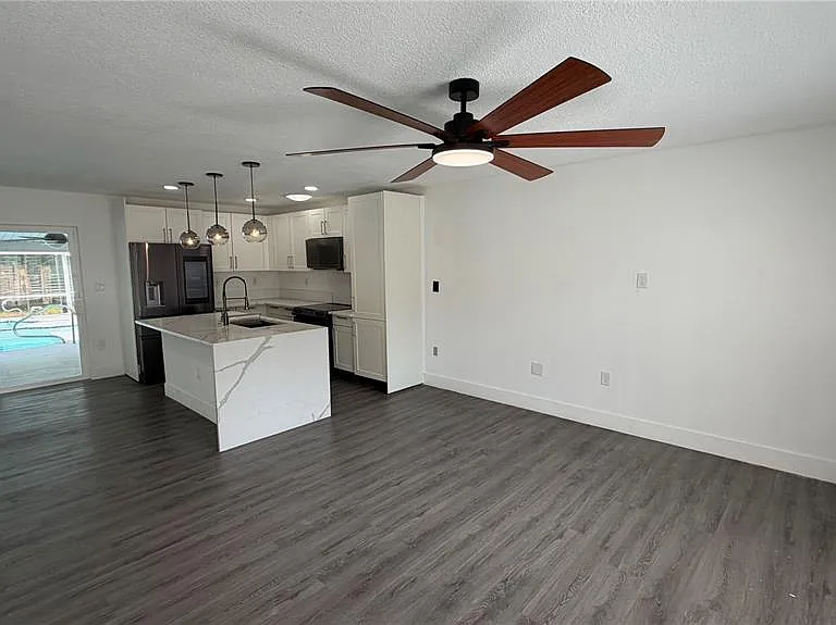 2261 S Flagler Ave — Photo 33