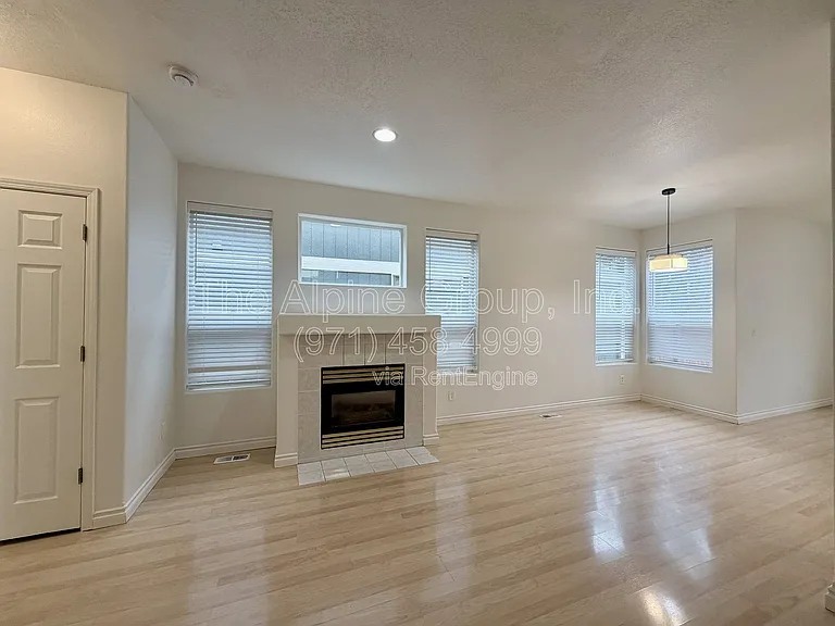 5817 NW 174th Ave — Photo 3