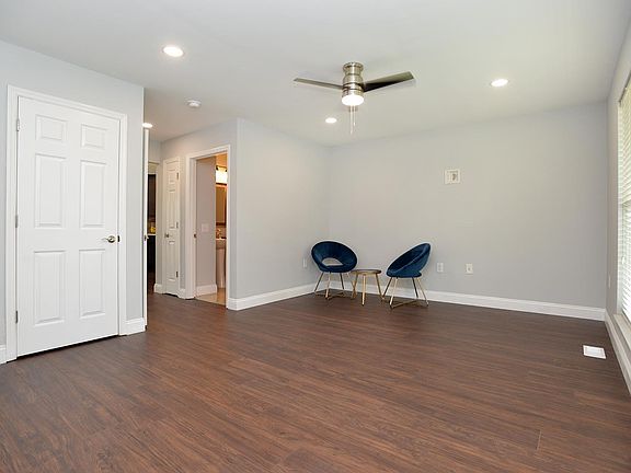 5th image of 221 Franke Ave