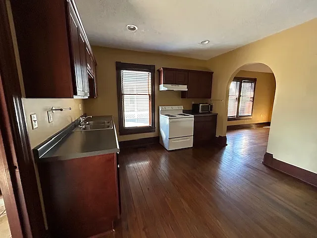 96 E Franklin St — Photo 12