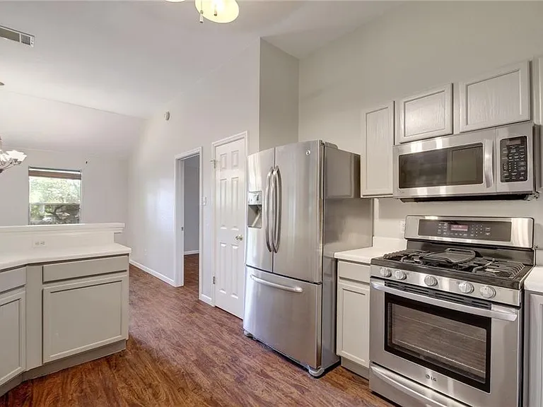 7509 Spivey Dr — Photo 3