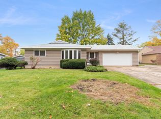 11 Woodcliff Rd, Montgomery, IL 60538