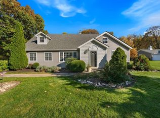 3801 N Stonehenge Rd, Port Clinton, OH 43452