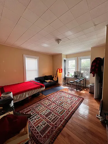 51 Beacon St Photo 1