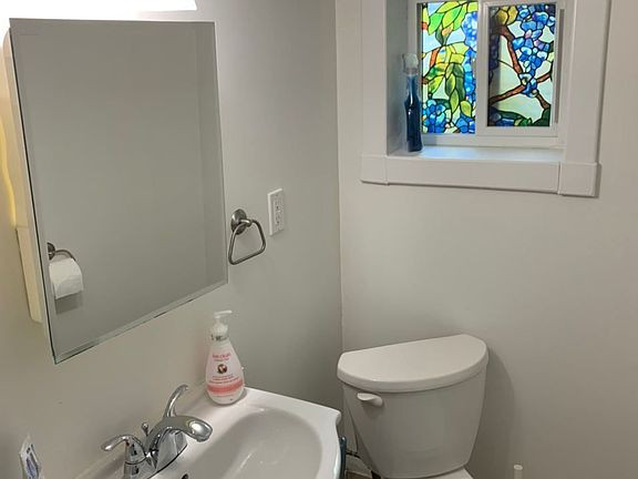 5th image of 39 Winston Park Blvd