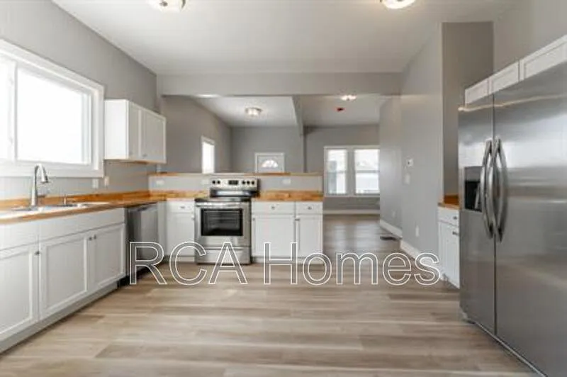 3 bed, 2.0 bath, 1300 sqft, $1,500 — Photo 3