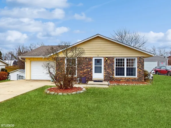 3 Grant Ave, Lake In The Hills, IL 60156