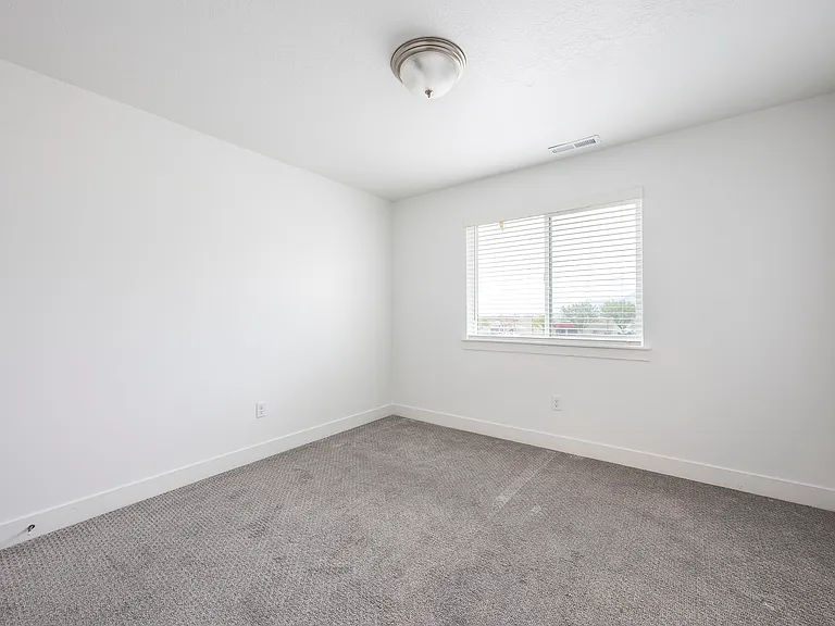 1303 E 920 N — Photo 11
